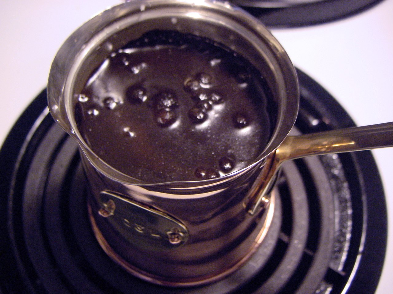 Turkish_coffee_starting_to_boil